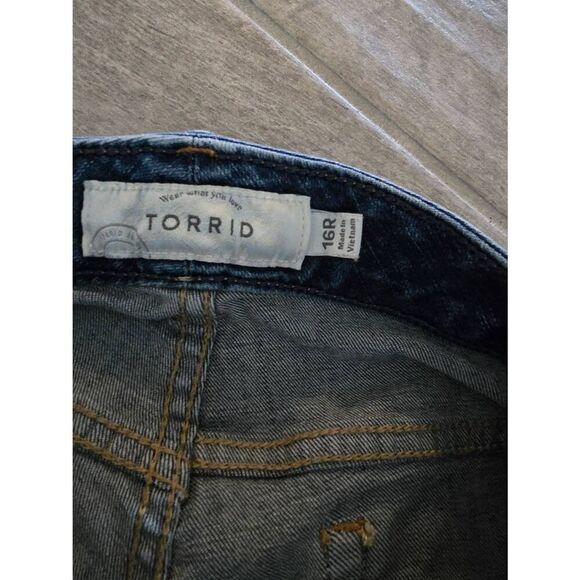 Women's Torrid Straight Leg Jeans Size 16R - Picture 8 of 10